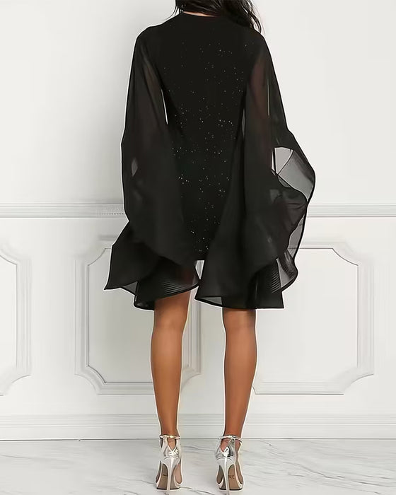 Glitzerndes Kleid Mit Rundhalsausschnitt Und Fledermausärmeln