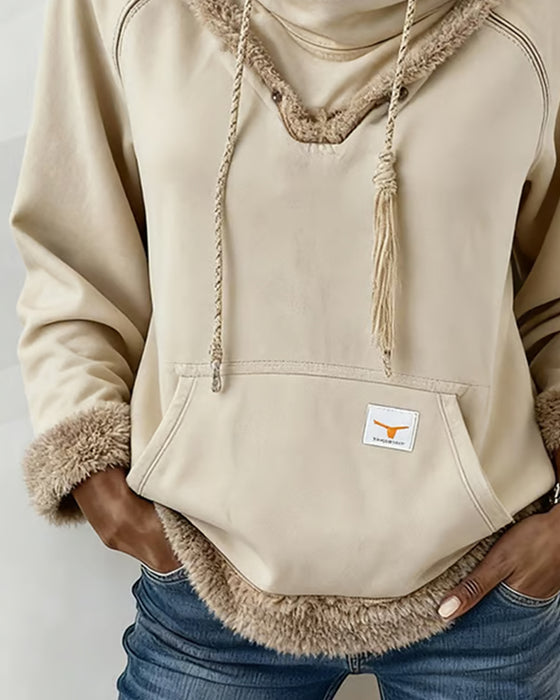 Langärmliges Sweatshirt mit Patchwork-Details und Tasche