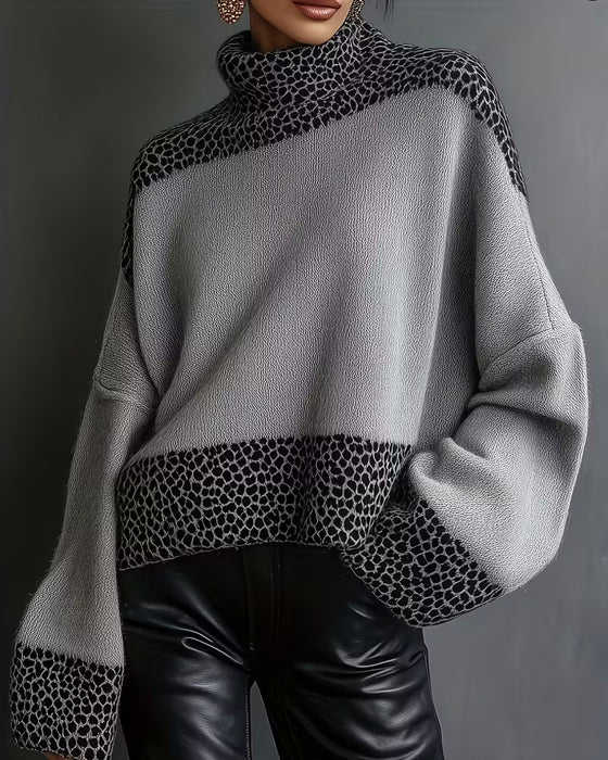 Pullover mit hohem Kragen und Leopardenmuster