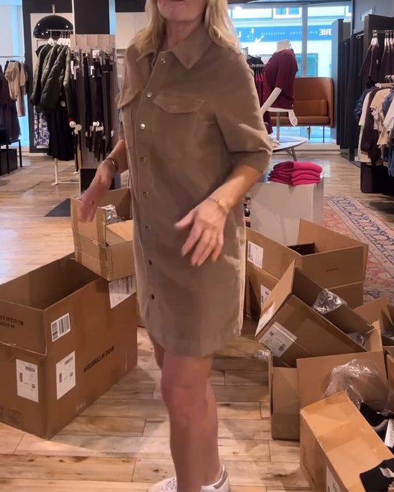 Kleid Mit Halben Ärmeln In Unifarbe