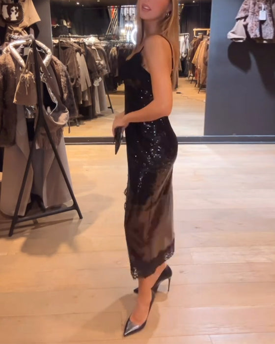 Anspruchsvolles Abendkleid mit Spaghetti-Trägern