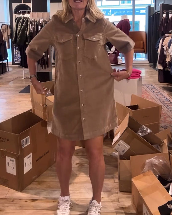Kleid Mit Halben Ärmeln In Unifarbe