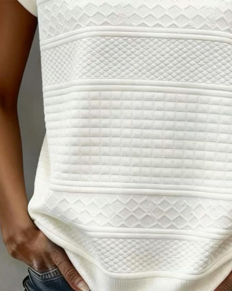 Kurzärmliges V-Ausschnitt-Knopfleisten-T-Shirt Mit Zopfmuster