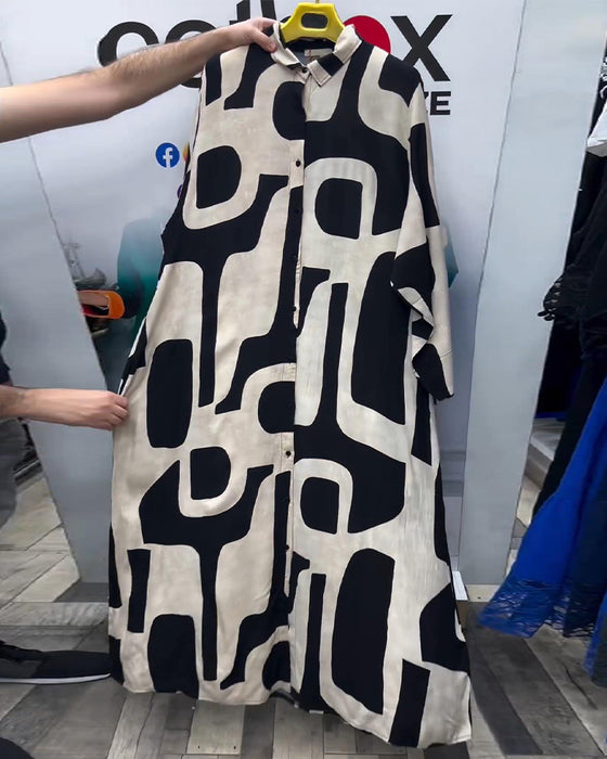 Lockeres, bedrucktes kleid mit revers