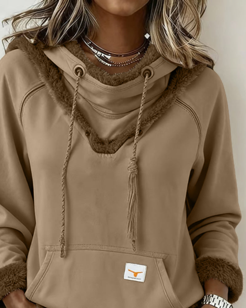 Langärmliges Sweatshirt mit Patchwork-Details und Tasche