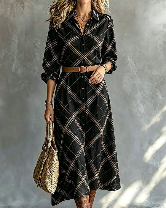 Kleid Revers Knopf A Saum