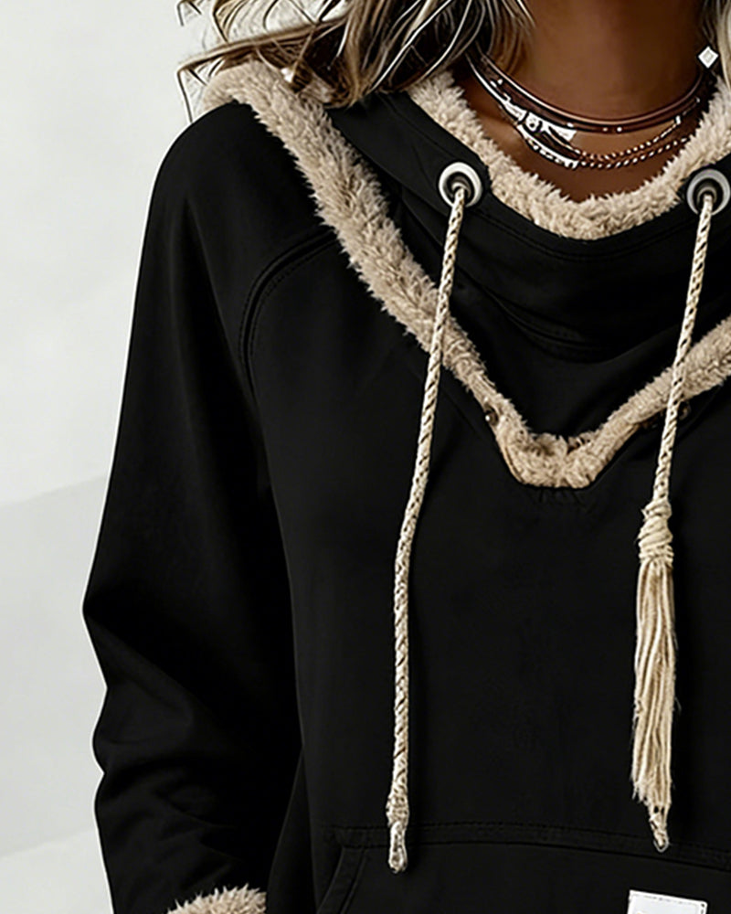 Langärmliges Sweatshirt mit Patchwork-Details und Tasche