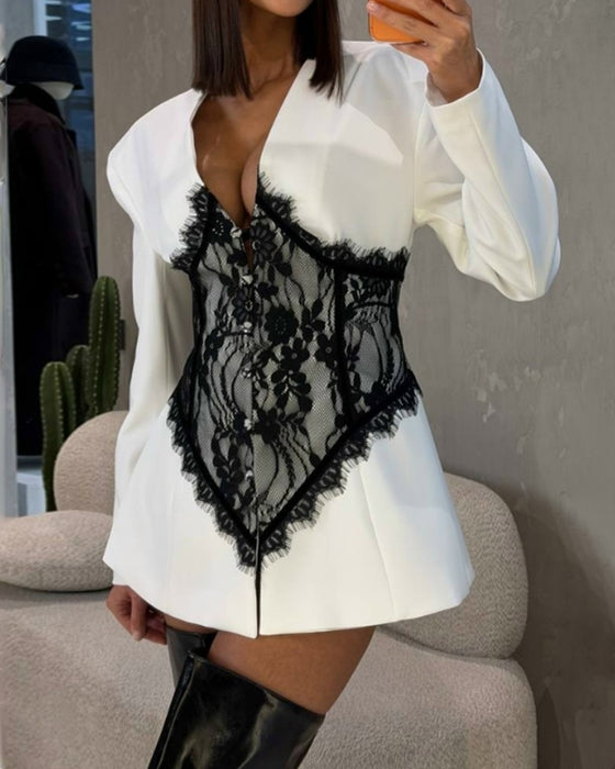 Mantel Mit Spitzen-Panel-Detail Und Eleganter Stimmung