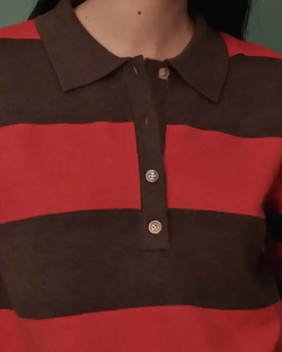 Pullover Mit Breitem Gestreiftem Geknöpftem Revers