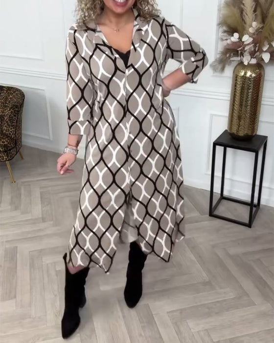 Kleid mit geknöpftem Revers und geometrischem Druck