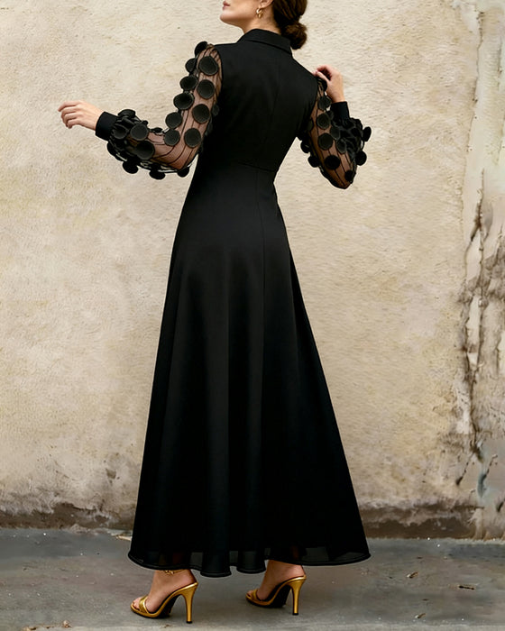 Elegantes modisches Kleid mit V-Ausschnitt