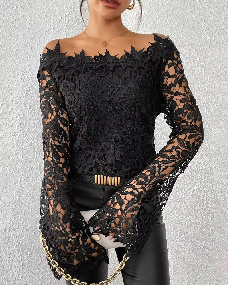 Modische ärmellose gehäkelte Bluse