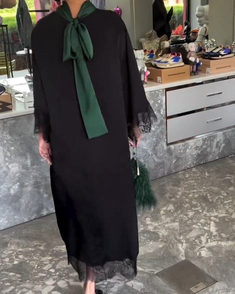 Kleid Mit Stehkragen Und Spitzenbesatz