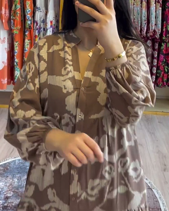 Bedrucktes, lockeres Kleid mit Knopfleiste