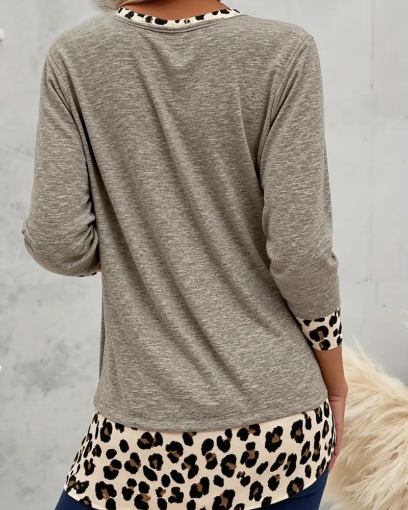 Top mit Rundhalsausschnitt und Leopardenprint