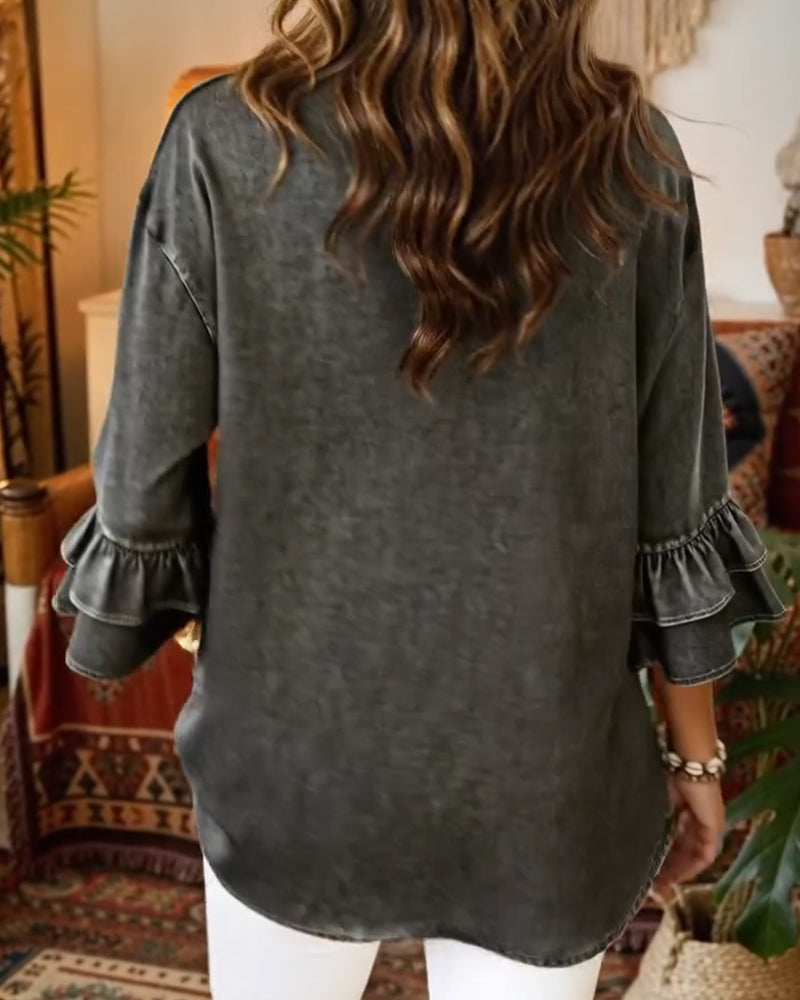 Rüschen-Bluse Mit Kurzen Ärmeln Und V-Ausschnitt Aus Denim