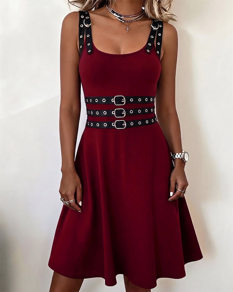 Kleid Quadratischer Ausschnitt Träger Metallring Ärmellos