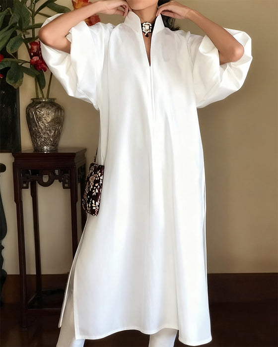 Elegantes einfarbiges Kleid mit V-Ausschnitt und Schlitz