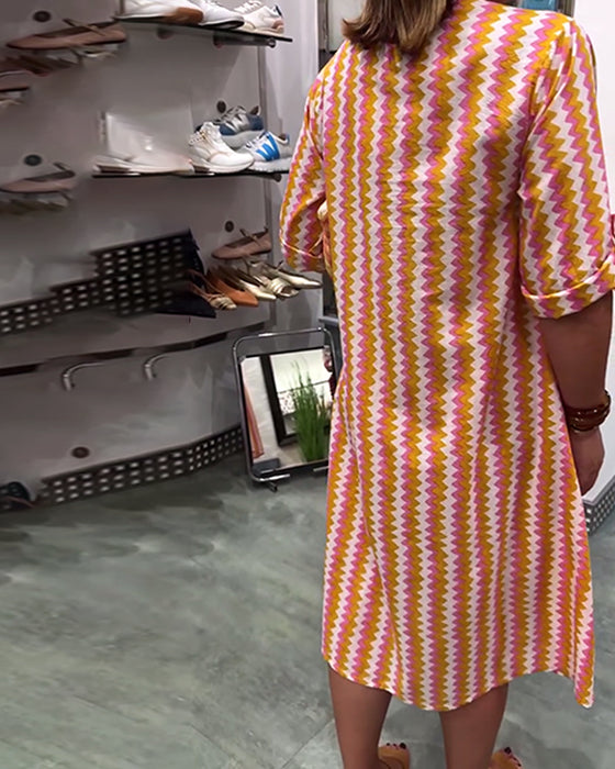 Kleid mit Wellenmuster