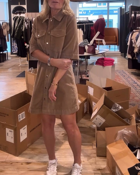 Kleid Mit Halben Ärmeln In Unifarbe