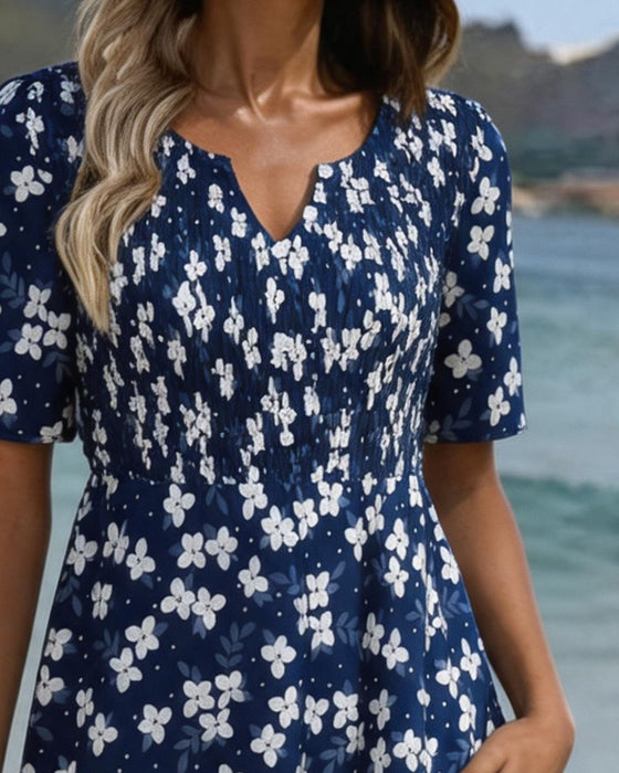 Kleid Klein Blumig Tailliert A-Linie Midi