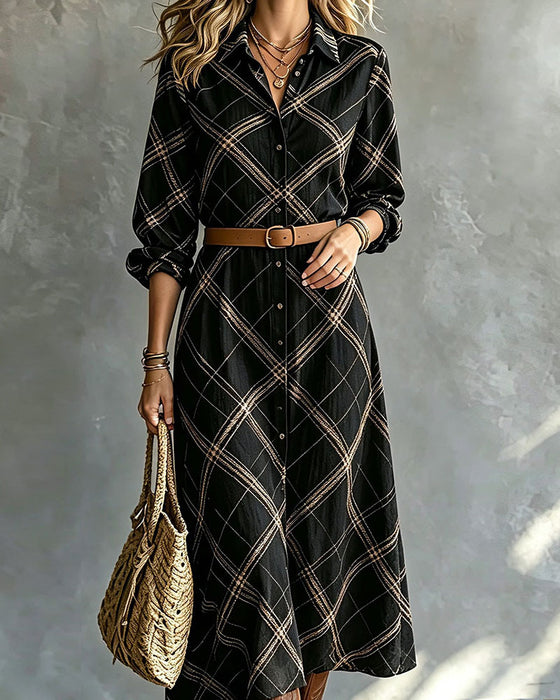 Kleid Revers Knopf A Saum