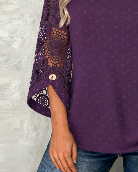 Unifarbene gehäkelte Bluse mit Patchwork-Details