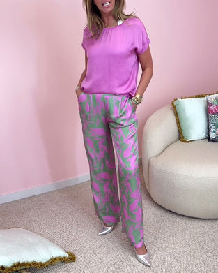 Lässig bedrucktes set mit kurzen ärmeln und taschen