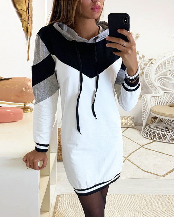 Kleid lässig mit Kapuze und langen Ärmeln in Kontrastfarbe