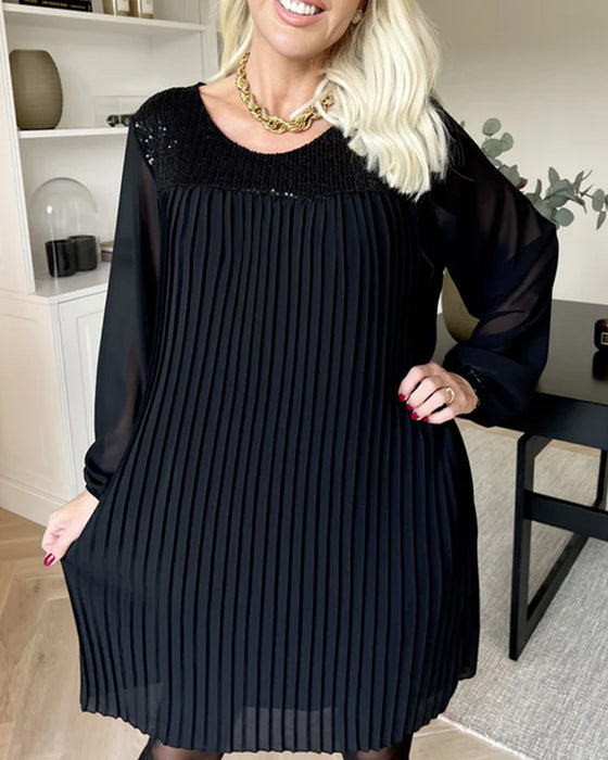 Kleid mit Falten und Rundhalsausschnitt