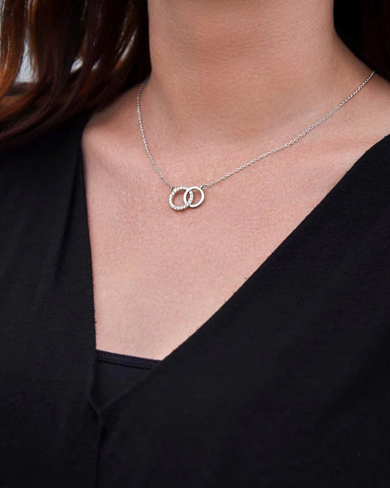 Halskette mit zwei Ringen