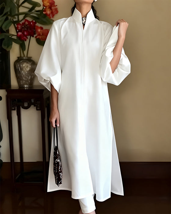 Elegantes einfarbiges Kleid mit V-Ausschnitt und Schlitz