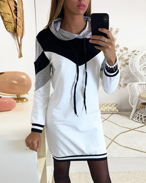 Kleid lässig mit Kapuze und langen Ärmeln in Kontrastfarbe