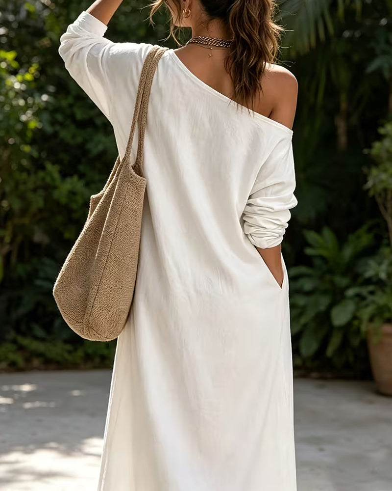 Lässiges Kleid Mit Einem Schulterausschnitt Und Schlitz