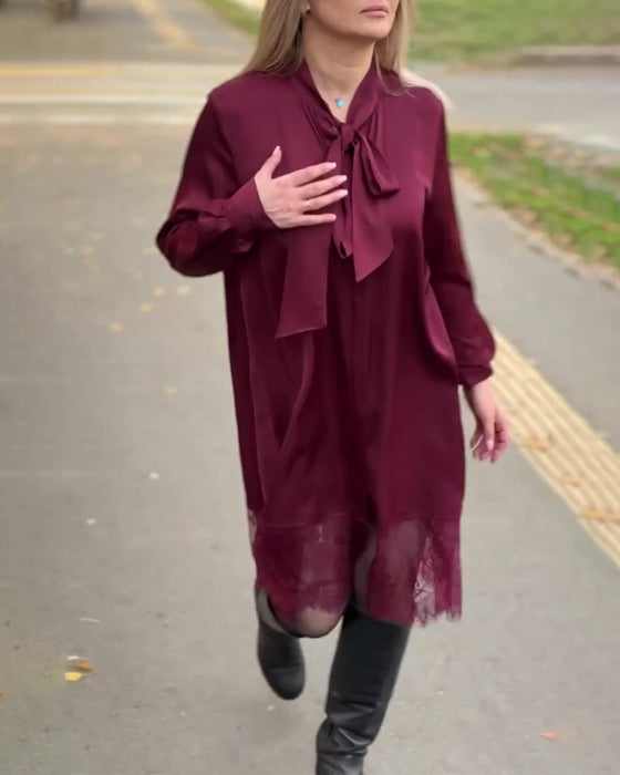 Locker Sitzendes Kleid Mit Spitzendetails