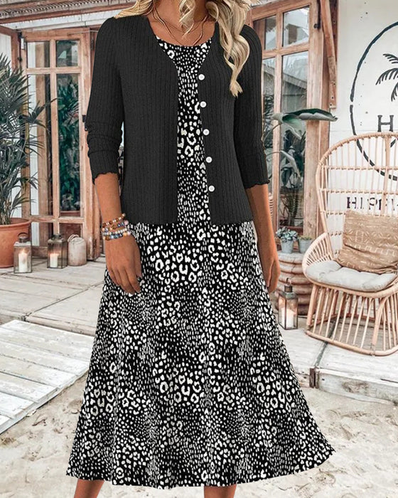 Zwei-Teiliges Set Mit Geripptem Cardigan Und Leopardenmusterter Ärmelloser Kleid