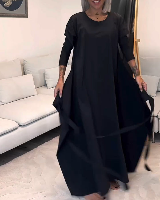 Modisches, einfarbiges, plissiertes kleid mit schnürung und rundhalsausschnitt