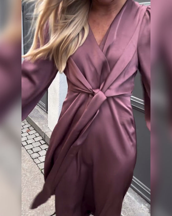 Elegantes Uni-Kleid mit V-Ausschnitt
