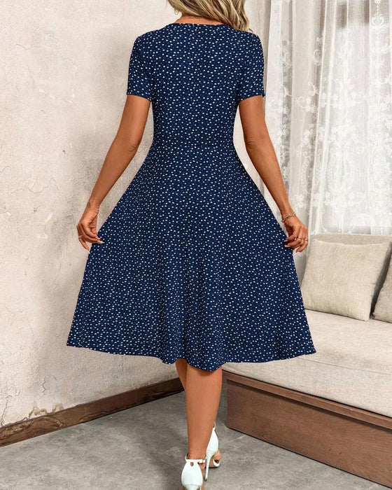 Bedrucktes Kleid Mit V-Ausschnitt Und Kurzen Ärmeln
