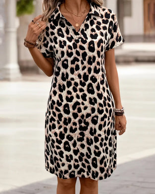 Figurbetontes Kleid Mit Leopardenmuster Und Reverskragen