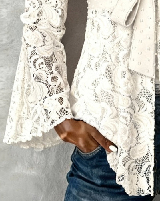 Unifarbene Bluse mit Glockenärmeln und V-Ausschnitt