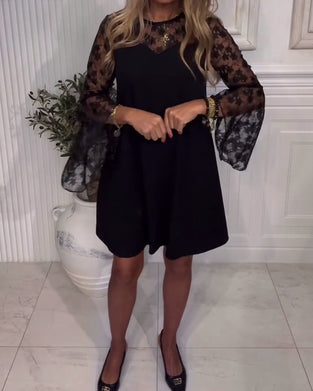 Uni-Kleid mit Glockenärmeln und Patchwork-Details