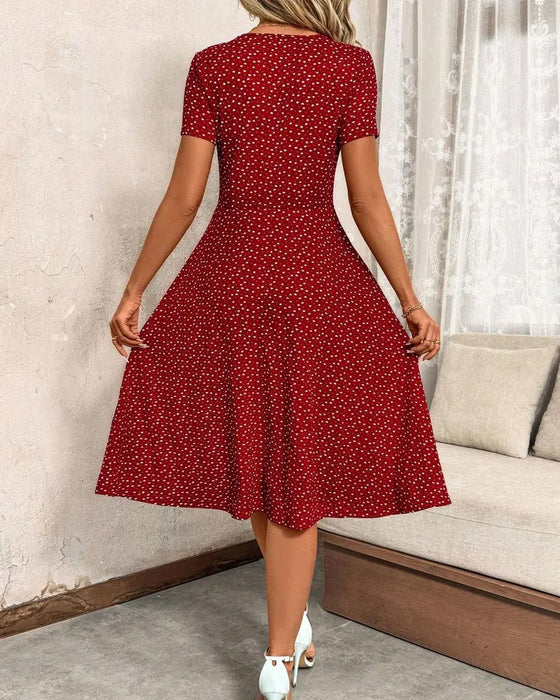 Bedrucktes Kleid Mit V-Ausschnitt Und Kurzen Ärmeln