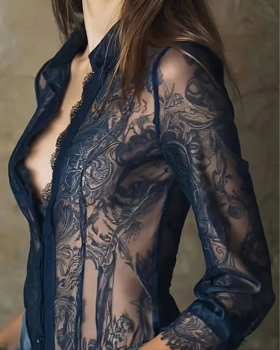 Modische Bluse mit Spitzenbesatz und Print