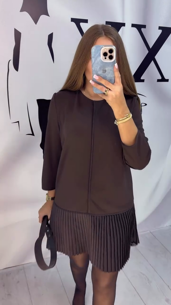 Kleid mit Dreiviertelärmeln und Akkordeonfalten