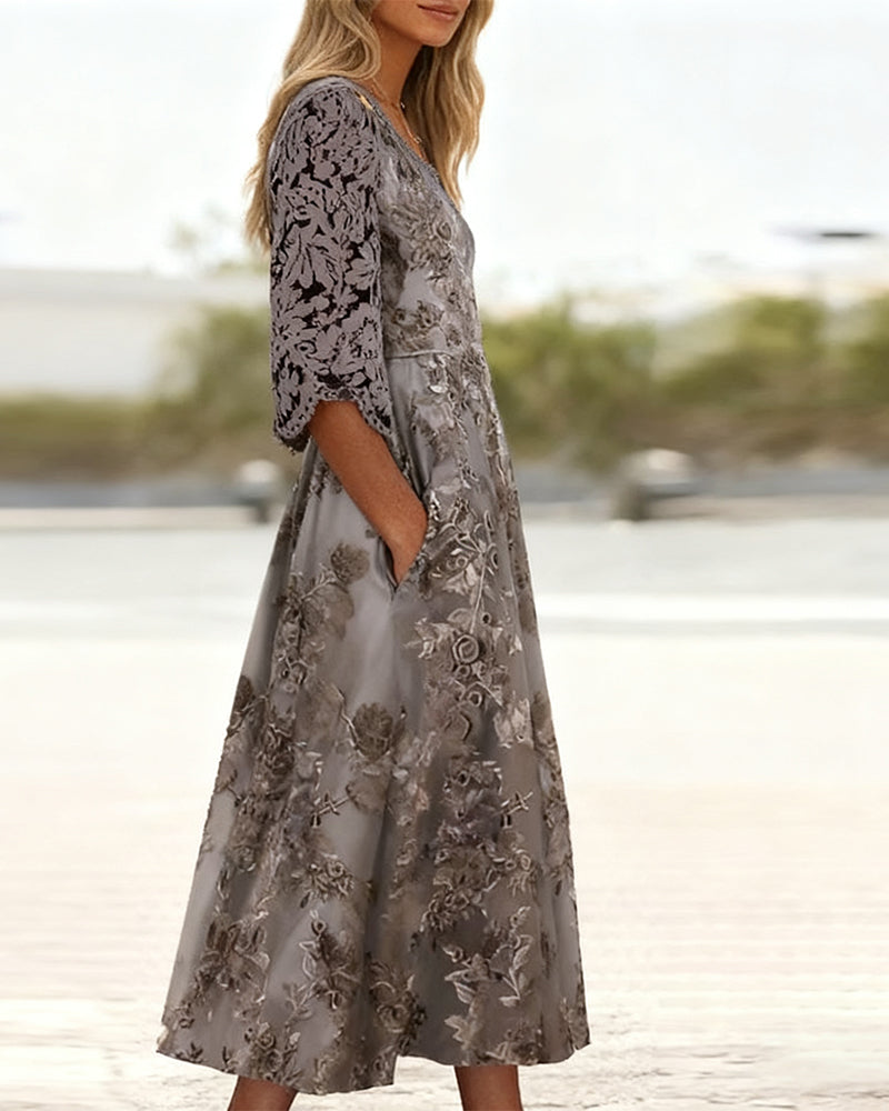 Kleid mit Rundhalsausschnitt und Dreiviertelärmeln