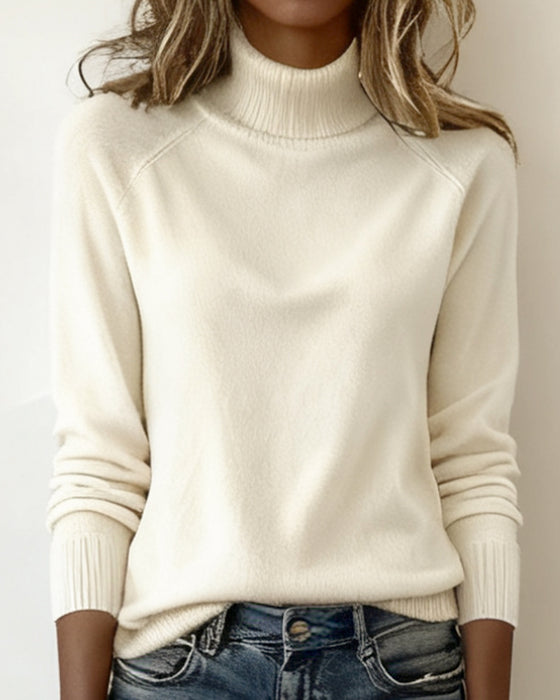 Kurzer Pullover mit Stehkragen und Raglanärmeln