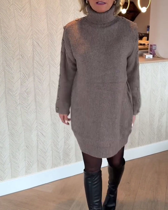 Modisches Strickkleid mit Knopfdesign