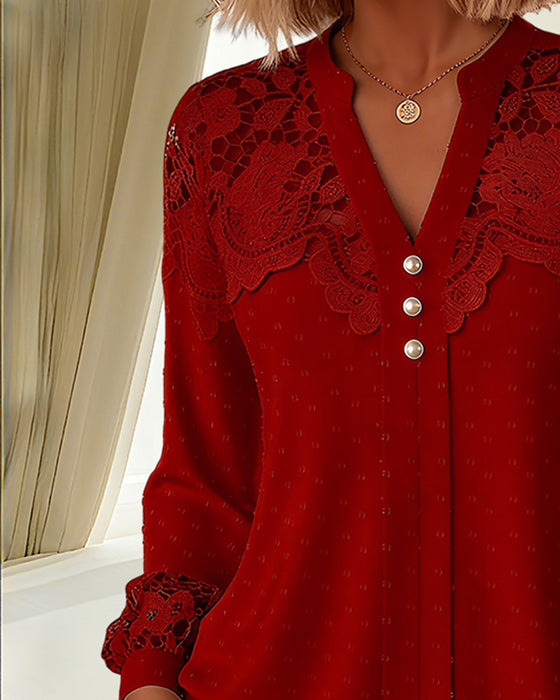 Lockeres Hemd mit V-Ausschnitt und Abnähern