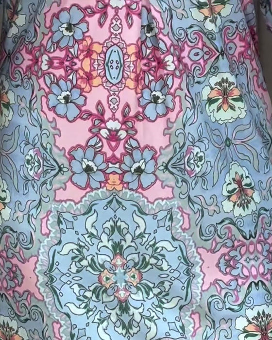 Kleid mit V-Ausschnitt und Druck gerade geschnitten